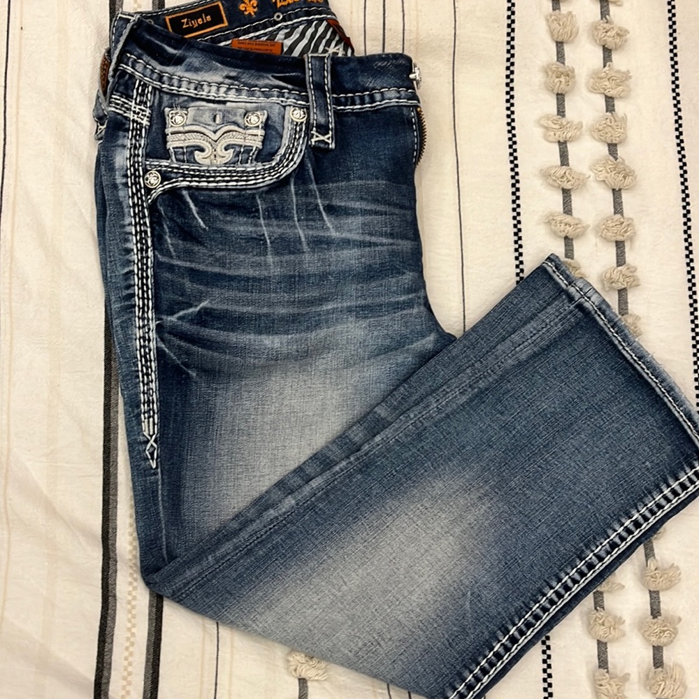 Woman’s Rock Revival mid-rise crop jeans